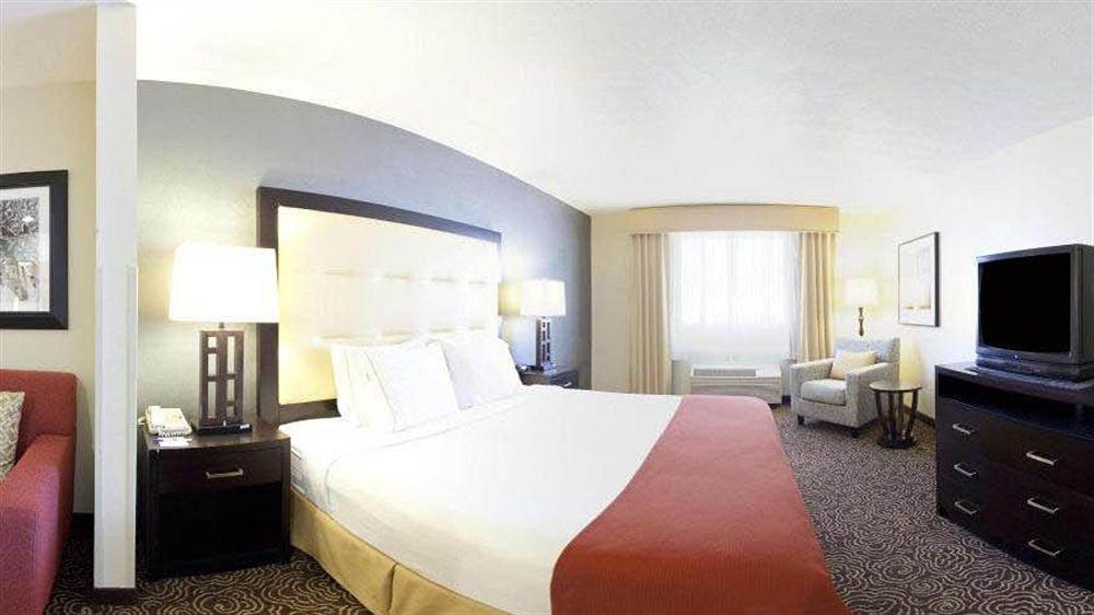Holiday Inn Express Ogden By Ihg Exterior photo
